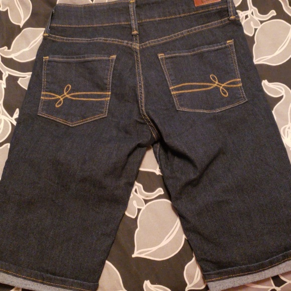 Levi capris - Picture 4 of 4